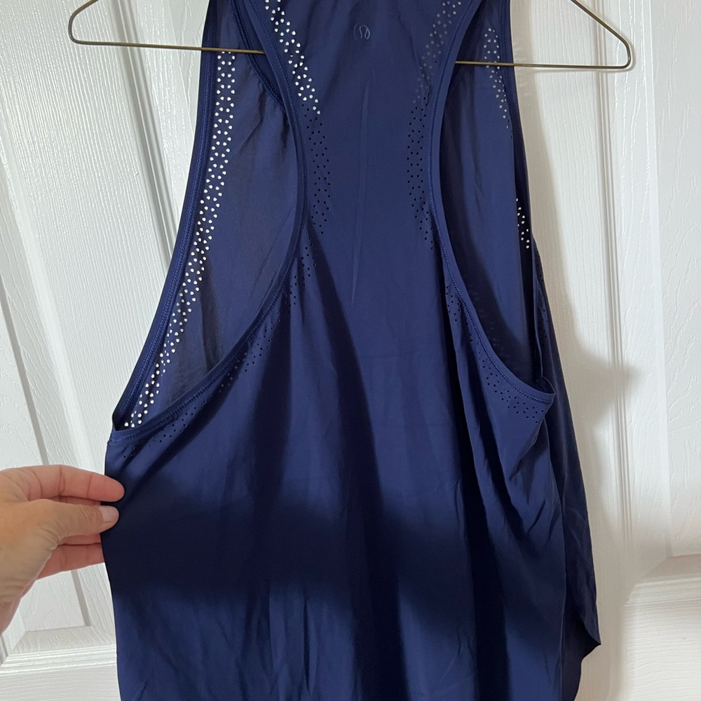 Lululemon workout top
